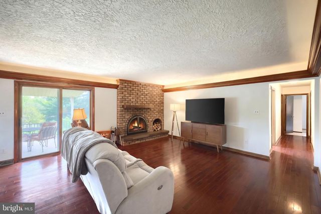 87 CHURCHILL, York, PA 17403