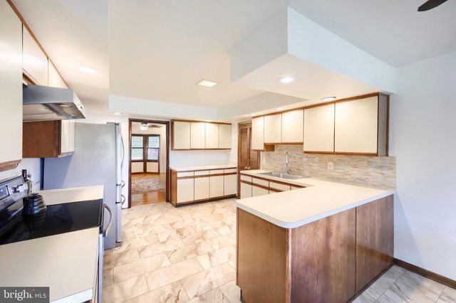 87 CHURCHILL, York, PA 17403