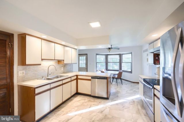 87 CHURCHILL, York, PA 17403