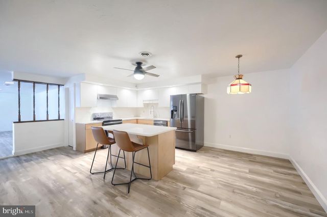 87 CHURCHILL, York, PA 17403