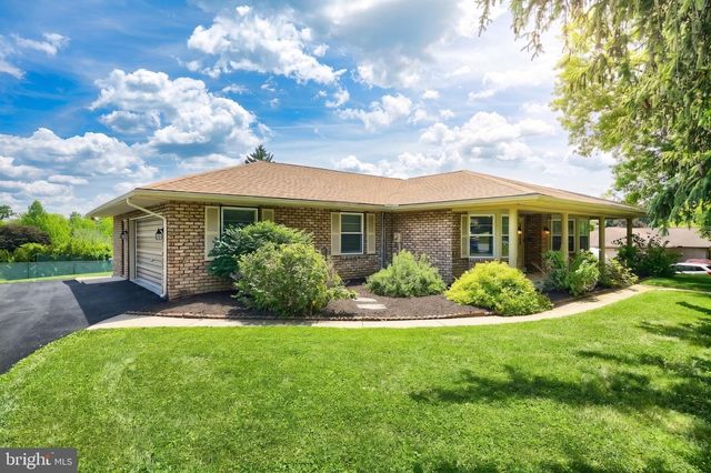 87 CHURCHILL, York, PA 17403