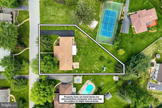 87 CHURCHILL, York, PA 17403