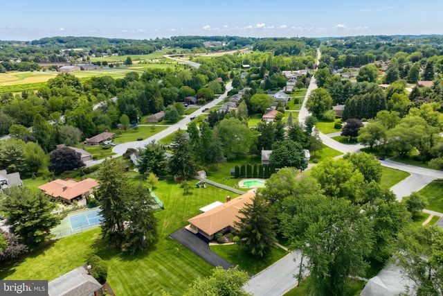 87 CHURCHILL, York, PA 17403