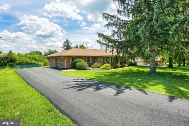 87 CHURCHILL, York, PA 17403