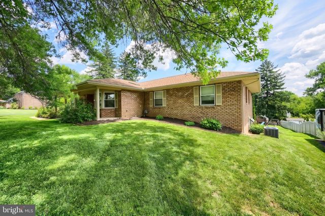 87 CHURCHILL, York, PA 17403