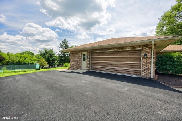 87 CHURCHILL, York, PA 17403