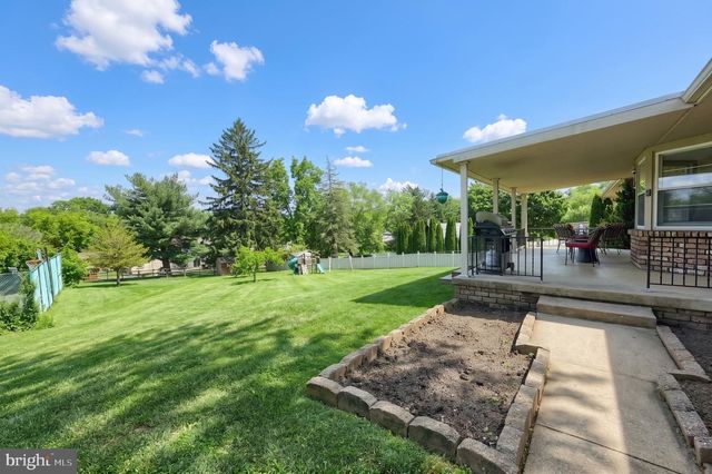 87 CHURCHILL, York, PA 17403
