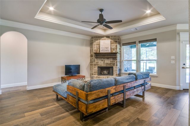 495 Christian Way, Azle, TX 76020