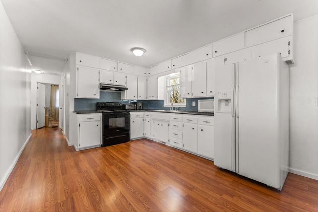 421 Cedar Street, Sparta, MO 65753