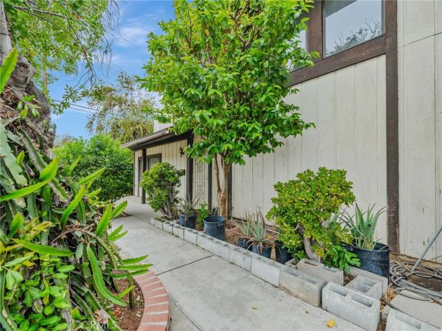 7800 Winnetka Ave, Winnetka, CA 91306