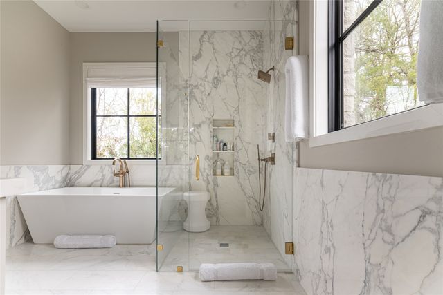 211 Deer Valley, Mabank, TX 75147