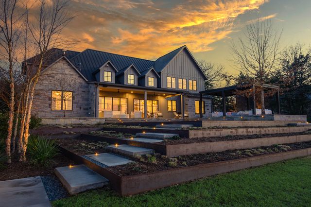 211 Deer Valley, Mabank, TX 75147