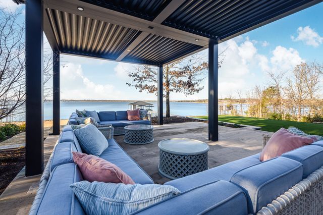 211 Deer Valley, Mabank, TX 75147