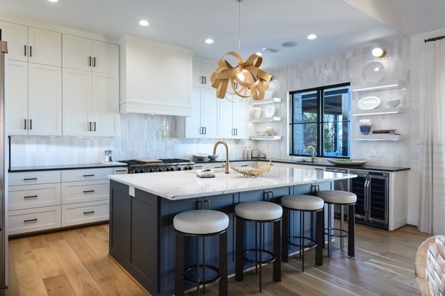 211 Deer Valley, Mabank, TX 75147