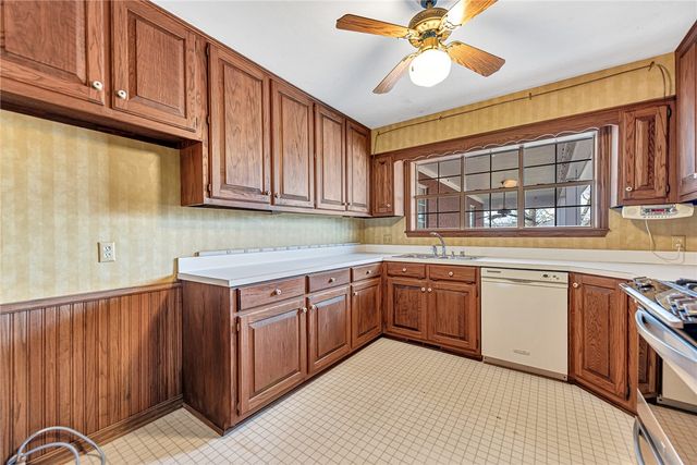 819 Center Street, Elkins, AR 72727