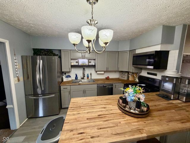 405 Greenacres Drive, Crawfordsville, IN 47933