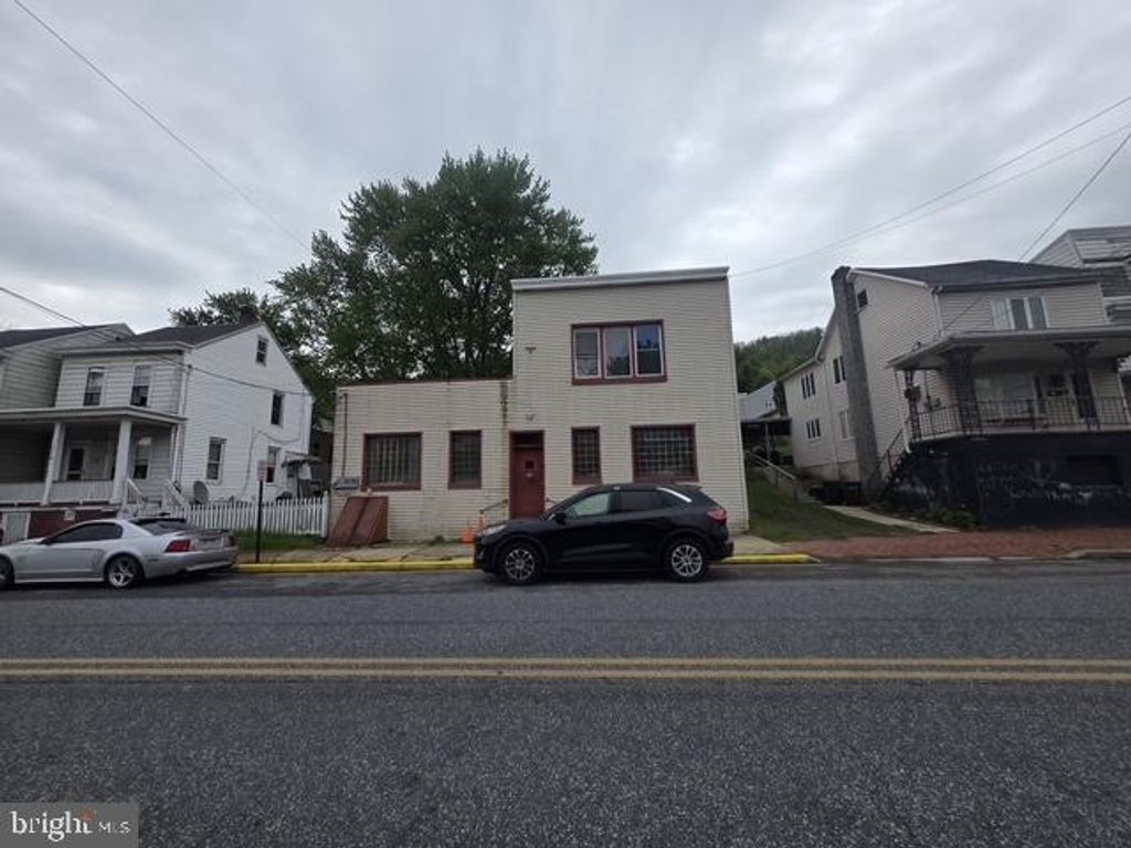 32 E BACON ST, Pottsville, PA 17901