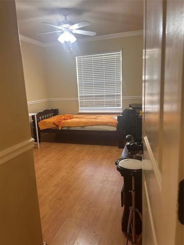 7811 Fall Glen Drive, Houston, TX 77040