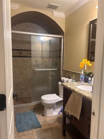 7811 Fall Glen Drive, Houston, TX 77040