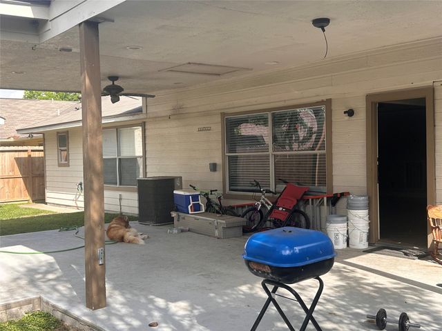 7811 Fall Glen Drive, Houston, TX 77040