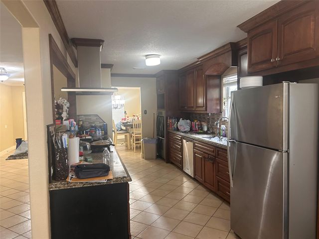 7811 Fall Glen Drive, Houston, TX 77040