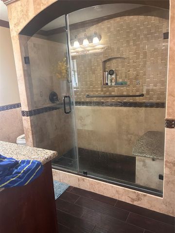 7811 Fall Glen Drive, Houston, TX 77040