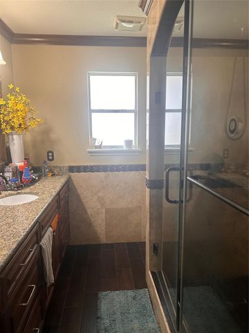 7811 Fall Glen Drive, Houston, TX 77040