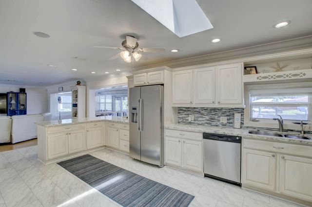 1920 Waters Edge, Pompano Beach, FL 33062