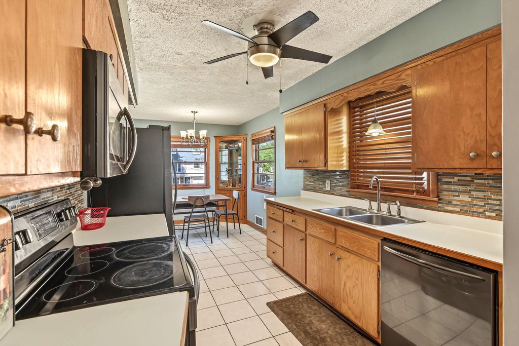 3401 Mcnair Drive N, Robbinsdale, MN 55422 — photo 2