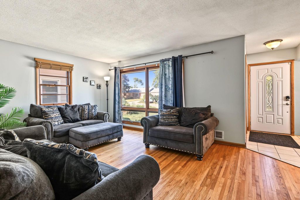 3401 Mcnair Drive N, Robbinsdale, MN 55422 — photo 4