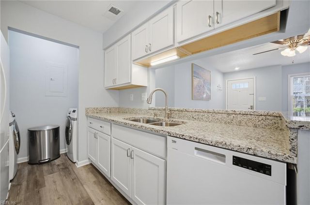 700 Rapidan River Ct Apt F, Chesapeake, VA 23320