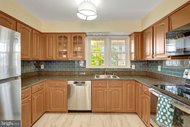 1398 PARK LAKE DR, Reston, VA 20190