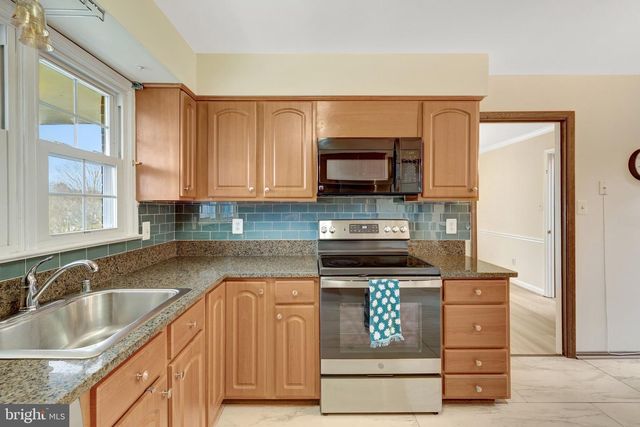 1398 PARK LAKE DR, Reston, VA 20190