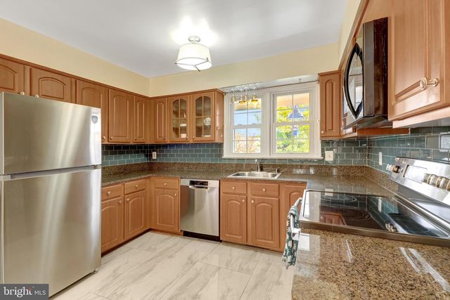 1398 PARK LAKE DR, Reston, VA 20190