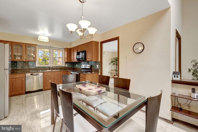 1398 PARK LAKE DR, Reston, VA 20190