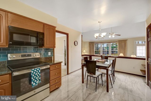 1398 PARK LAKE DR, Reston, VA 20190