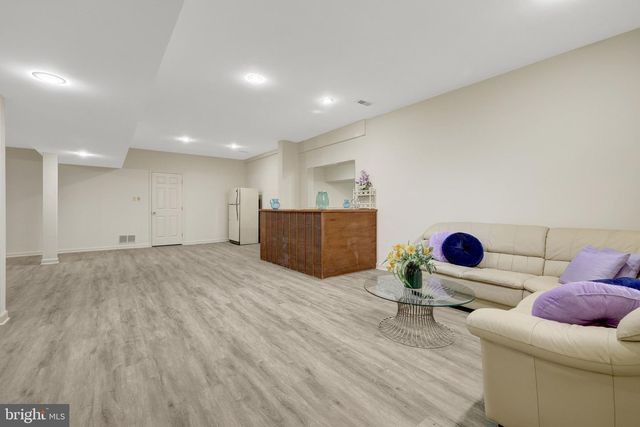 1398 PARK LAKE DR, Reston, VA 20190