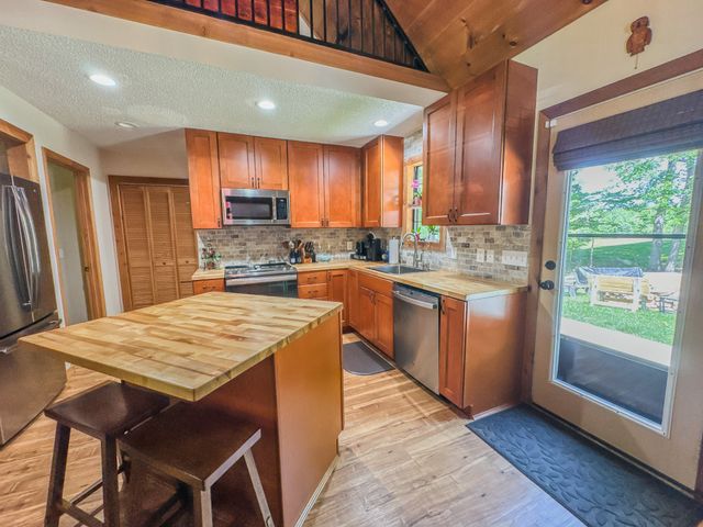 220 Ovilla Ln, Lawrenceburg, TN 38464