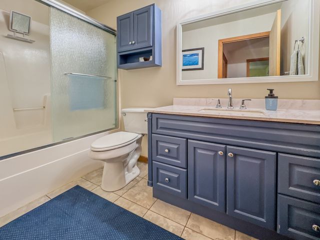 220 Ovilla Ln, Lawrenceburg, TN 38464