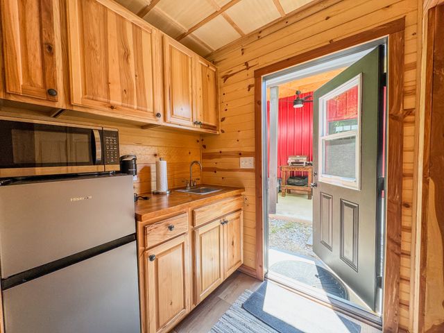 220 Ovilla Ln, Lawrenceburg, TN 38464
