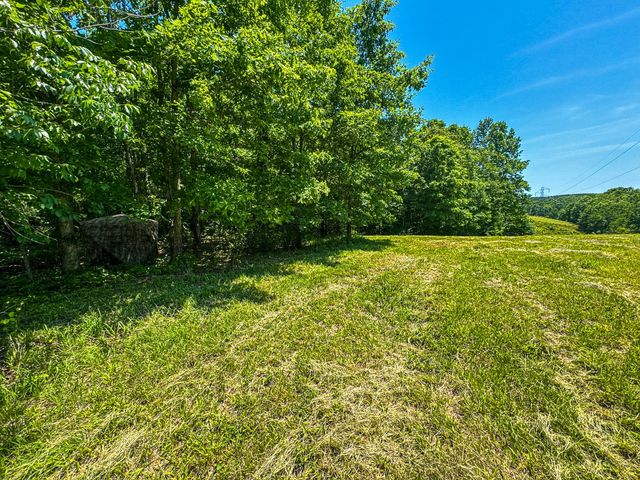 220 Ovilla Ln, Lawrenceburg, TN 38464