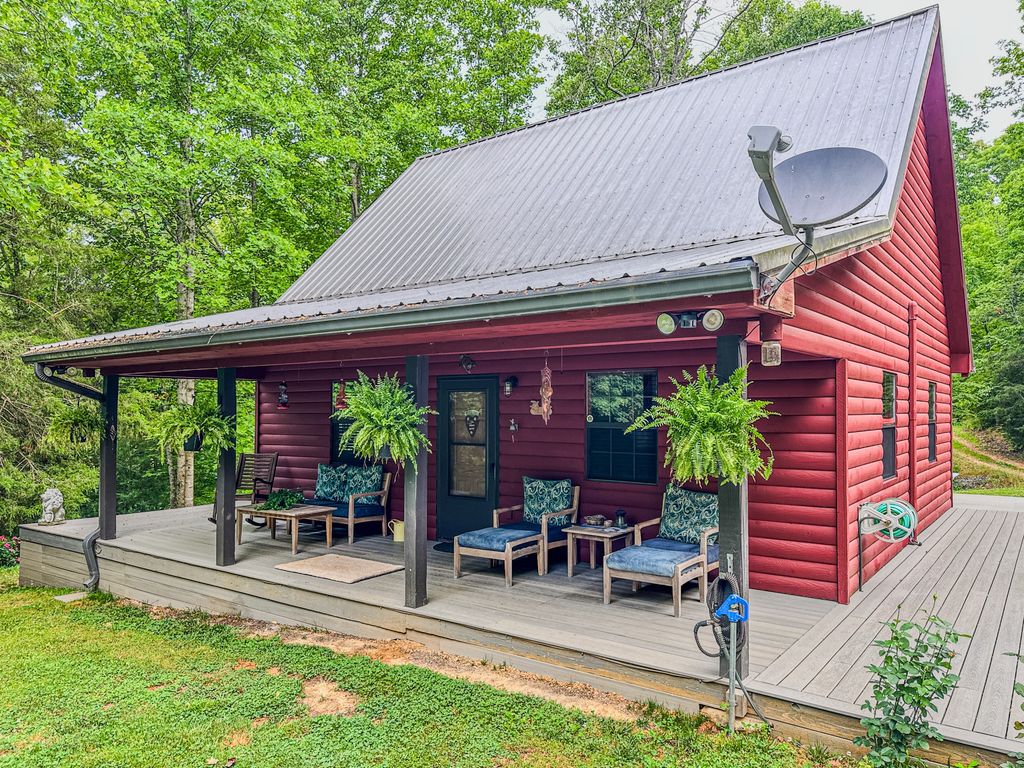 220 Ovilla Ln, Lawrenceburg, TN 38464