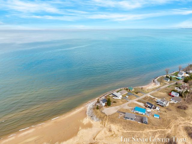 2767 N Lakeshore Drive, Mears, MI 49436
