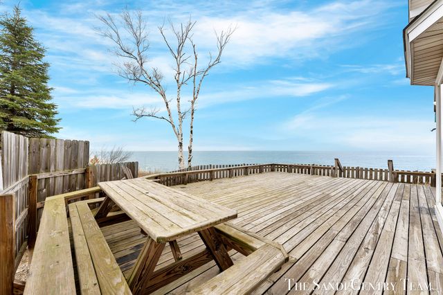 2767 N Lakeshore Drive, Mears, MI 49436