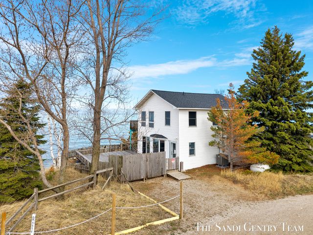 2767 N Lakeshore Drive, Mears, MI 49436