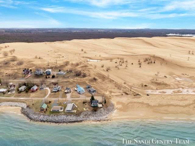 2767 N Lakeshore Drive, Mears, MI 49436