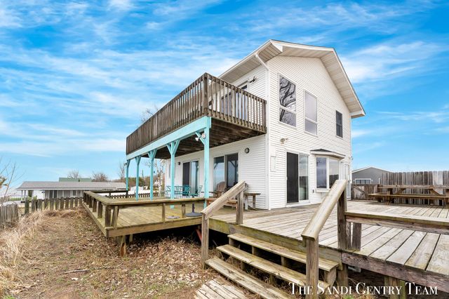 2767 N Lakeshore Drive, Mears, MI 49436