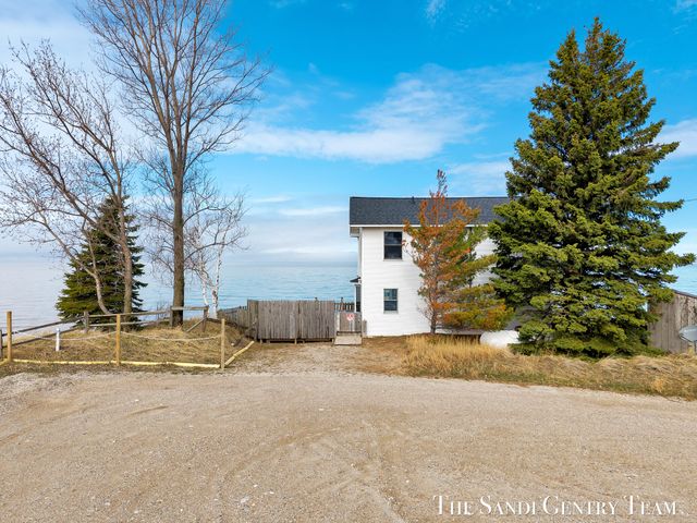 2767 N Lakeshore Drive, Mears, MI 49436
