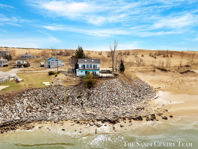 2767 N Lakeshore Drive, Mears, MI 49436