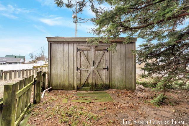 2767 N Lakeshore Drive, Mears, MI 49436